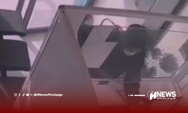 بسيف وتحت التهديد سطو مسلح يهز وكالة كاش بلوس بعين حرودة بسيف وتحت التهديد سطو مسلح يهز وكالة كاش بلوس بعين حرودة