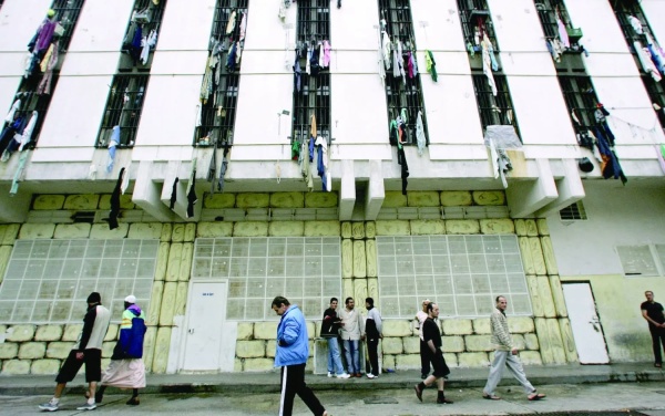 بالصورة انضمام سجناء من مبنى دال إلى الإضراب في سجن رومية