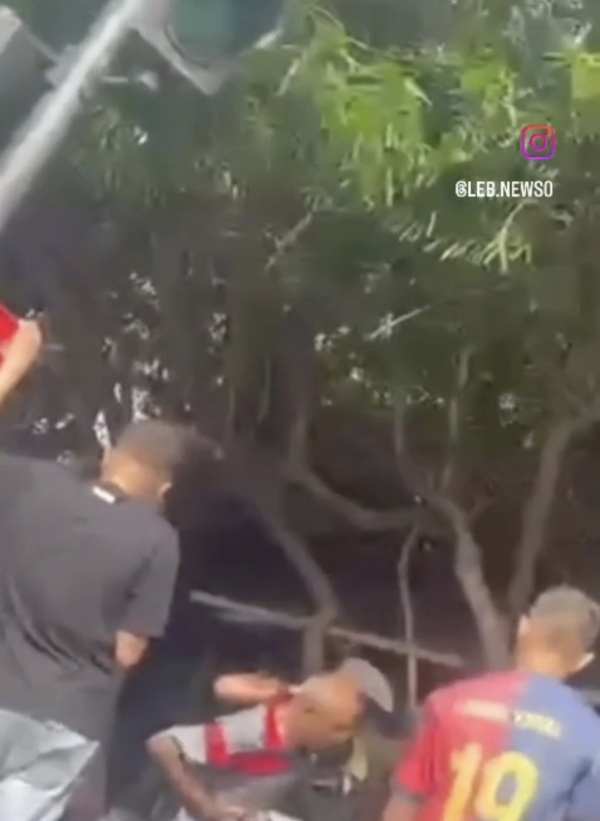 فيديو متداول يوث ق إشكال ا كبير ا في منطقة سبينس صيدا بين رجل مسن وعنصر من قوى الأمن الداخلي يحاول حجز دراجته النارية فيديو متداول يوث ق إشكال ا كبير ا في منطقة سبينس صيدا بين رجل مسن وعنصر من قوى الأمن الداخلي يحاول حجز دراجته النارية