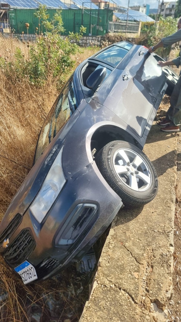 كادت تنتهي بكارثة الأمطار ت طيح بسيارة إلى أحد الجلول في الدبية كادت تنتهي بكارثة الأمطار ت طيح بسيارة إلى أحد الجلول في الدبية