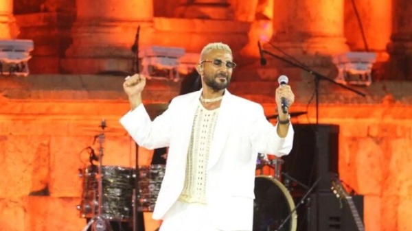 بحضور جماهيري ضخم أحمد سعد يحقق حلمه الأول على المسرح الجنوبي في مهرجان جرش بحضور جماهيري ضخم أحمد سعد يحقق حلمه الأول على المسرح الجنوبي في مهرجان جرش