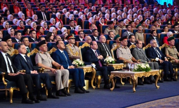 الرئيس السيسي هدف تولي الأكاديمية العسكرية الوظائف بمؤسسات الدولة تطبيق معايير واحدة على الجميع الرئيس السيسي هدف تولي الأكاديمية العسكرية الوظائف بمؤسسات الدولة تطبيق معايير واحدة على الجميع