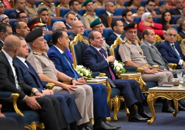 مصر الرئيس السيسي يحذر من الاستعلاء بالمناصب أو الوظائف أو بالتدين أو بالشعور بالاستقامة