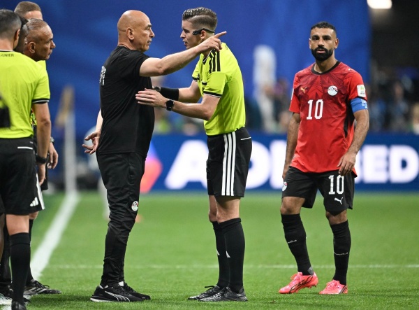الاتحاد المصري لكرة القدم يتقدم بشكوى لفيفا ويطالب باستبعاد طاقم التحكيم الفرنسي الاتحاد المصري لكرة القدم يتقدم بشكوى لفيفا ويطالب باستبعاد طاقم التحكيم الفرنسي