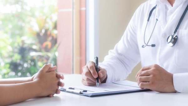 وزارة الصحة توضح بشأن إلزامية الفحص الطبي عن المخدرات للموظفين الجدد وزارة الصحة توضح بشأن إلزامية الفحص الطبي عن المخدرات للموظفين الجدد