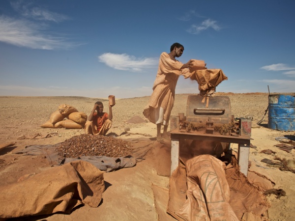 عشرات الوفيات في انهيار منجم ذهب بالسودان عشرات الوفيات في انهيار منجم ذهب بالسودان