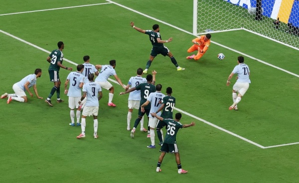 كأس العالم الأوروغواي تتعادل مع السعودية