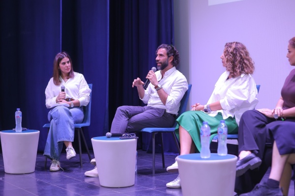 بين التريند والواقع خبراء وإعلاميون يناقشون تأثير المحتوى الرقمي على الصحة النفسية ومخاطر فوضى المعلومات بين التريند والواقع خبراء وإعلاميون يناقشون تأثير المحتوى الرقمي على الصحة النفسية ومخاطر فوضى المعلومات