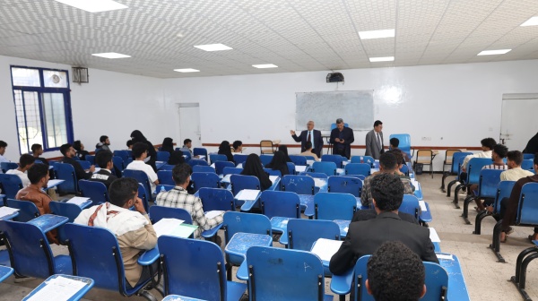 جامعة إب تدشن اختبارات المفاضلة للطلبة المتقدمين للتنافس على المقاعد التقنية والمحاسبية جامعة إب تدشن اختبارات المفاضلة للطلبة المتقدمين للتنافس على المقاعد التقنية والمحاسبية