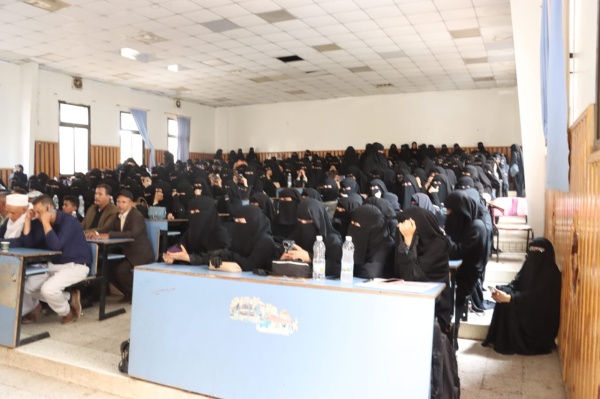 كلية التربية بجامعة إب تحتفي بالمولد النبوي الشريف وتستقبل الطلبة المستجدين وتكرم الأوائل كلية التربية بجامعة إب تحتفي بالمولد النبوي الشريف وتستقبل الطلبة المستجدين وتكرم الأوائل