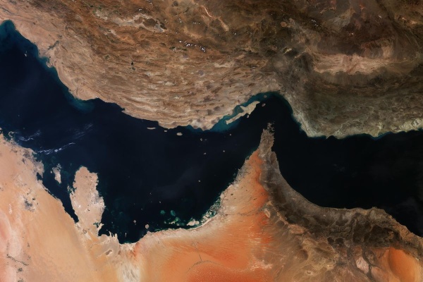 ايران تؤكد استمرار اغلاق هرمز وتبرر خططها لفرض رسوم على السفن العابرة ايران تؤكد استمرار اغلاق هرمز وتبرر خططها لفرض رسوم على السفن العابرة