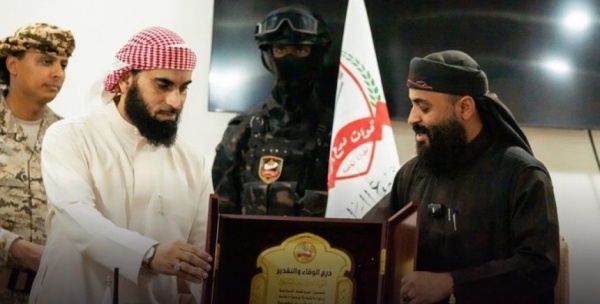 إقالة قائد الفصائل السعودية بعدن عقب سقوط المدينة إقالة قائد الفصائل السعودية بعدن عقب سقوط المدينة