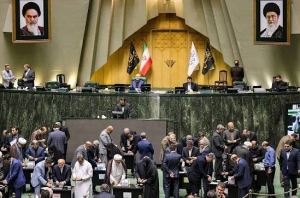 مجلس الشورى الإيراني يتسل م خطة الإدارة الاستراتيجية لمضيق هرمز