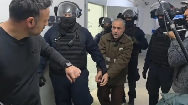 نقل الطبيب حسام أبو صفية إلى العزل الانفرادي في سجن نفحة عقب استئناف قرار اعتقاله