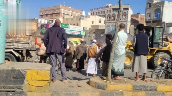 بدء حملة لنقل البسطات من الشوارع الرئيسية في حجة بدء حملة لنقل البسطات من الشوارع الرئيسية في حجة