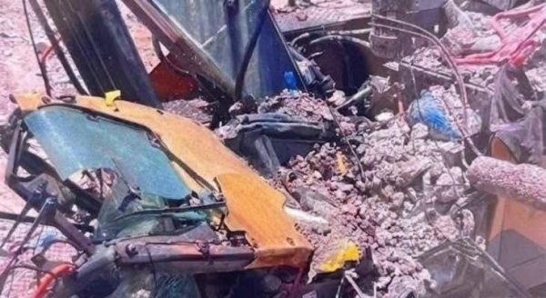 مصرع سائق حفار إسرائيلي خلال هدم مئذنة مسجد في غزة