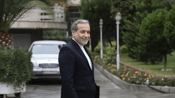 وزير الخارجية الإيراني يتوجه إلى العراق غدا لبحث العلاقات والتطورات الإقليمية