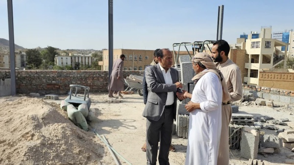 رئيس جامعة صنعاء يطلع على سير العمل بمشروعي تأهيل السكن الجامعي وتوسعة كلية الحاسوب رئيس جامعة صنعاء يطلع على سير العمل بمشروعي تأهيل السكن الجامعي وتوسعة كلية الحاسوب