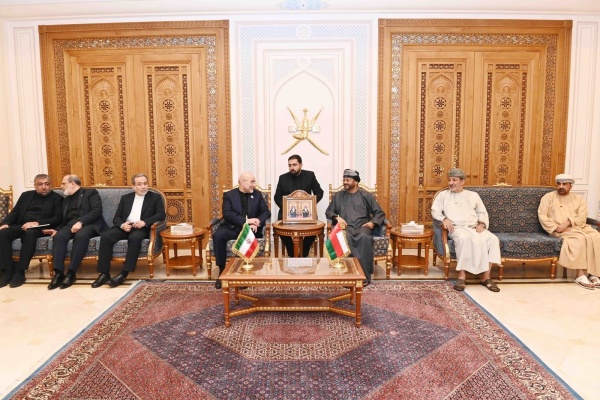ع مان وإيران تؤكدان أهمية توظيف اللحظة الدبلوماسية لتعزيز السلام وأمن الملاحة في المنطقة ع مان وإيران تؤكدان أهمية توظيف اللحظة الدبلوماسية لتعزيز السلام وأمن الملاحة في المنطقة