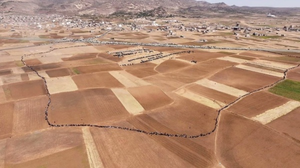 وقفة قبلية في بني مطر تأكيد ا على الجهوزية لإنهاء العدوان والحصار وقفة قبلية في بني مطر تأكيد ا على الجهوزية لإنهاء العدوان والحصار