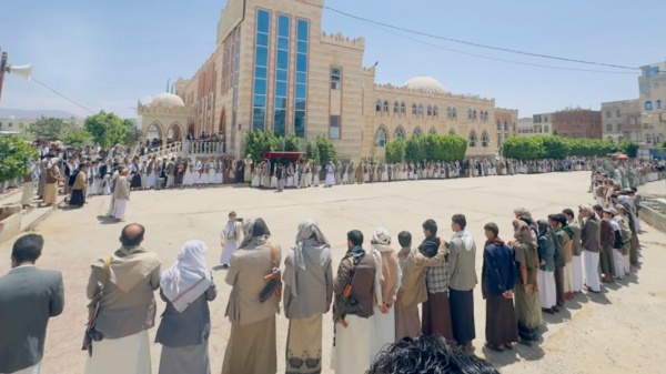 وقفات حاشدة في العاصمة إعلانا للجهوزية لإنهاء العدوان والحصار وقفات حاشدة في العاصمة إعلانا للجهوزية لإنهاء العدوان والحصار