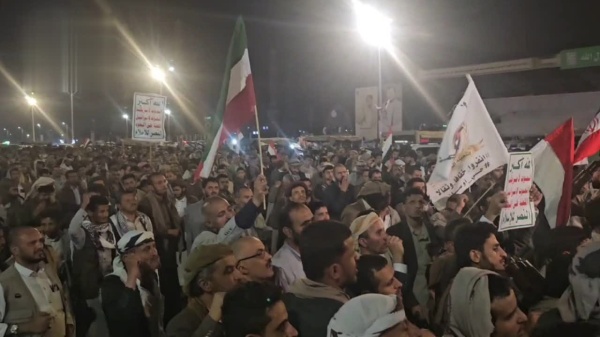 تدفق جماهيري حاشد إلى ميدان السبعين احتفاء بكسر الحصار وإعلان ا للجاهزية تدفق جماهيري حاشد إلى ميدان السبعين احتفاء بكسر الحصار وإعلان ا للجاهزية