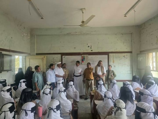 عطيفي وبادر يتفقدان سير العملية التعليمية في مدارس الحديدة ومتطلبات توصيلها بالكهرباء عطيفي وبادر يتفقدان سير العملية التعليمية في مدارس الحديدة ومتطلبات توصيلها بالكهرباء