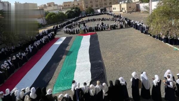وقفات طلابية في صنعاء تنديد ا باستهداف العدو السعودي لمطار صنعاء وقفات طلابية في صنعاء تنديد ا باستهداف العدو السعودي لمطار صنعاء