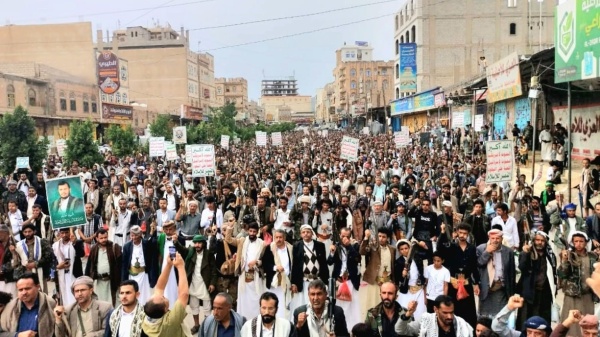 مسيرات غير مسبوقة بالضالع في جمعة التحذير والنفير استجابة لدعوة السيد القائد مسيرات غير مسبوقة بالضالع في جمعة التحذير والنفير استجابة لدعوة السيد القائد