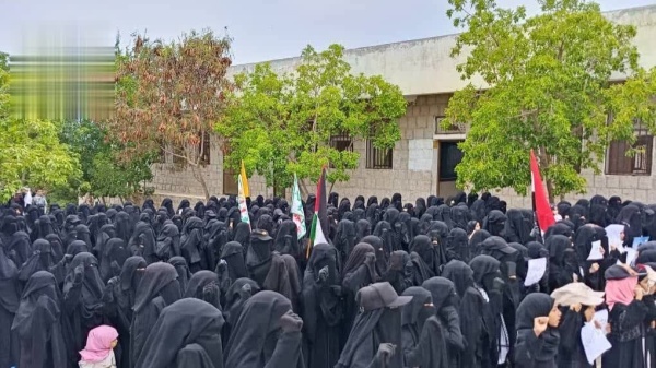 وقفات نسائية حاشدة في حجة بجمعة التحذير والنفير