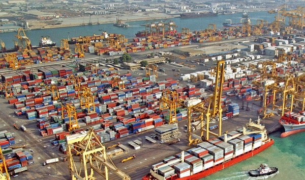 إيران تتوعد بقصف مطارات وموانئ إماراتية ردا على أي استهداف أمريكي لبناها التحتية إيران تتوعد بقصف مطارات وموانئ إماراتية ردا على أي استهداف أمريكي لبناها التحتية