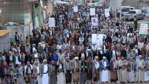 مسيرة جماهيرية في ريمة تنديدا بالعدوان السعودي الغاشم على مطار صنعاء مسيرة جماهيرية في ريمة تنديدا بالعدوان السعودي الغاشم على مطار صنعاء