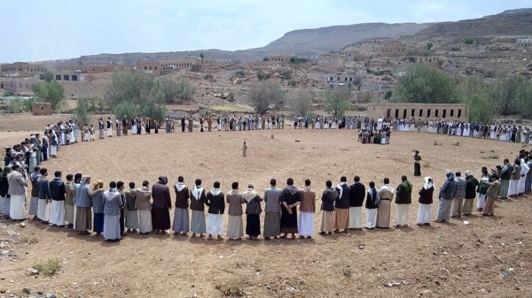 وقفات شعبية في صنعاء تفويض ا لقائد الثورة وتأييد ا للقوات المسلحة