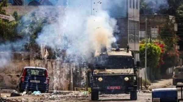 العدو الصهيوني يصع د اعتداءاته على الفلسطينيين في الضفة الغربية العدو الصهيوني يصع د اعتداءاته على الفلسطينيين في الضفة الغربية