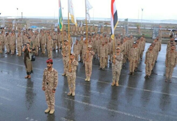 عرض عسكري مهيب في الحديدة لخريجي دورات التعبئة العامة عرض عسكري مهيب في الحديدة لخريجي دورات التعبئة العامة
