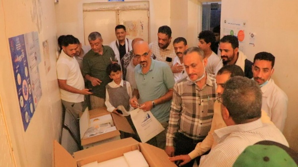 مؤسسة الاتصالات تسلم جهازي فحص دم وتحاليل للمركز الصحي بالإصلاحية المركزية بالحديدة مؤسسة الاتصالات تسلم جهازي فحص دم وتحاليل للمركز الصحي بالإصلاحية المركزية بالحديدة