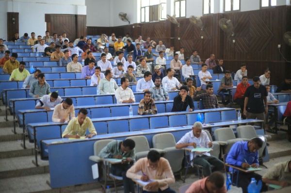 649 خريجا من حملة البكالوريوس والدبلوم بالحديدة يؤدون امتحان الكفاءة الثاني لمزاولة المهنة