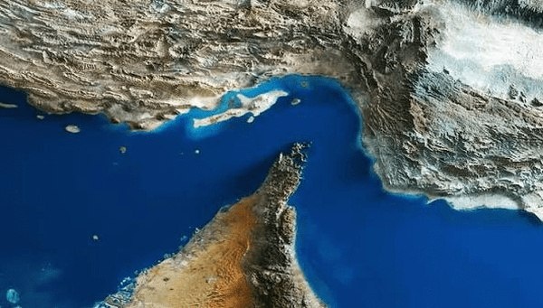 إيران تتصدى لأهداف معادية عند مدخل مضيق هرمز