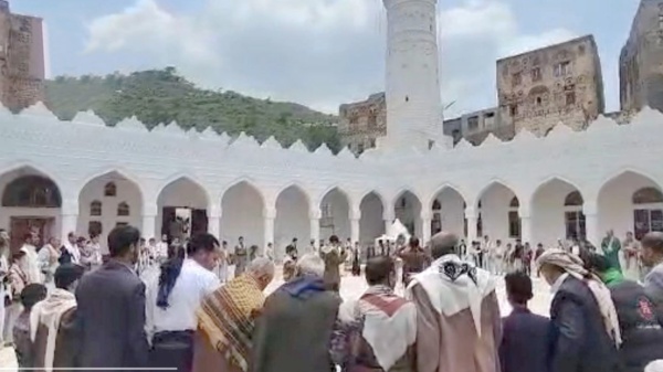 وقفات شعبية في إب تؤكد الجهوزية وتبارك عمليات القوات المسلح وقفات شعبية في إب تؤكد الجهوزية وتبارك عمليات القوات المسلح