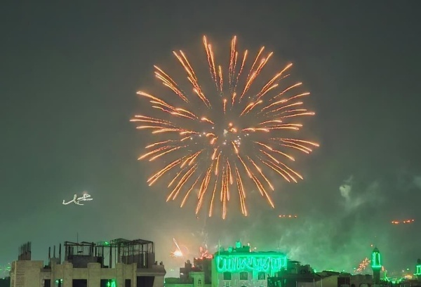 سماء تفيض عشقا وترسم ملحمة الوفاء في ليلة محمدية خالدة