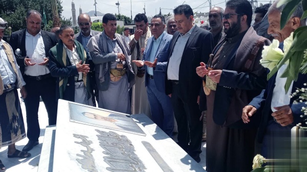 قيادات وزارة الثقافة والسياحة يزورون أضرحة الشهداء الصماد والرهوي والغماري