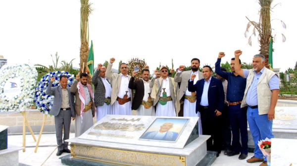 قيادات وزارة الشؤون الاجتماعية تزور أضرحة الشهداء الصماد والرهوي والغماري قيادات وزارة الشؤون الاجتماعية تزور أضرحة الشهداء الصماد والرهوي والغماري