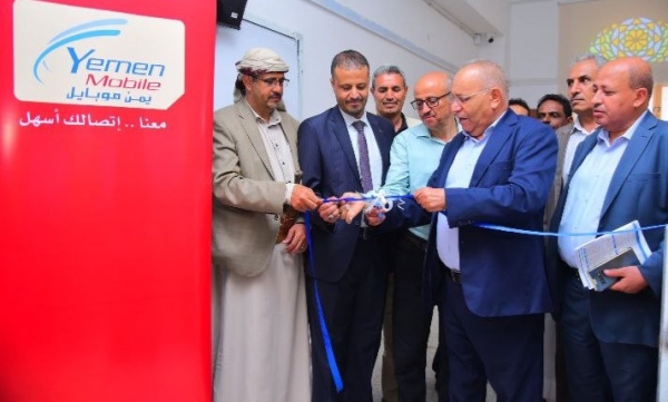 الضوراني والحيفي يفتتحان معمل الحاسبات في جامعة ذمار الضوراني والحيفي يفتتحان معمل الحاسبات في جامعة ذمار