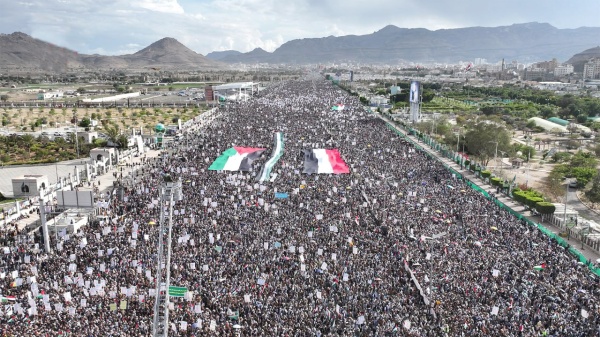 اللجنة المنظمة تدعو للخروج الجماهيري الكبير في مسيرات دعم القوات المسلحة ومعادلة الحصار بالحصار وفضح أكذوبة استهداف مكة اللجنة المنظمة تدعو للخروج الجماهيري الكبير في مسيرات دعم القوات المسلحة ومعادلة الحصار بالحصار وفضح أكذوبة استهداف مكة