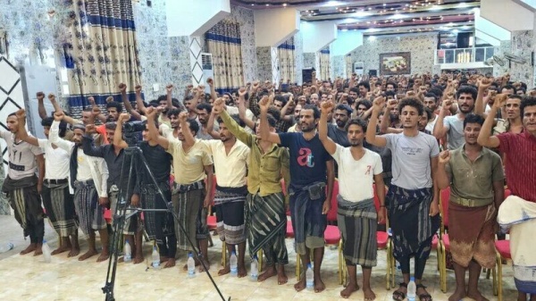 الحديدة تستقبل 322 من العائدين إلى الصف الوطني المشمولين بقرار العفو العام الحديدة تستقبل 322 من العائدين إلى الصف الوطني المشمولين بقرار العفو العام
