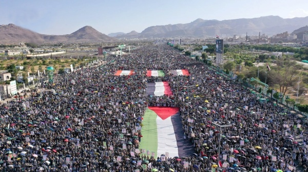 بمسيرات مليونية عمت المحافظات اليمنيون يعلنون الاستنفار لمواجهة تصعيد العدو السعودي بمسيرات مليونية عمت المحافظات اليمنيون يعلنون الاستنفار لمواجهة تصعيد العدو السعودي