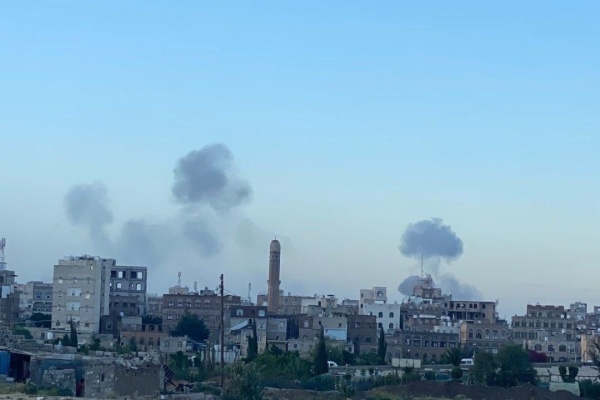 العدو السعودي يشن 26 غارة على العاصمة صنعاء العدو السعودي يشن 26 غارة على العاصمة صنعاء