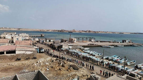 وقفة قبلية مسلحة في جزيرة كمران بالحديدة إعلانا للنفير العام ومواجهة تصعيد العدو السعودي وقفة قبلية مسلحة في جزيرة كمران بالحديدة إعلانا للنفير العام ومواجهة تصعيد العدو السعودي