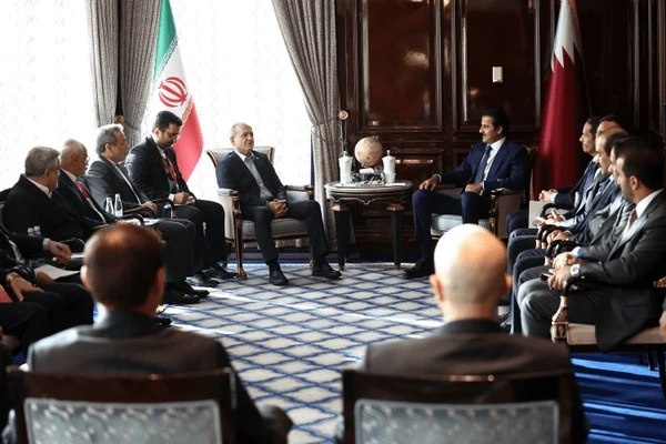 إيران وقطر تؤكدان تعزيز العلاقات وتطوير التعاون في قطاع الطاقة