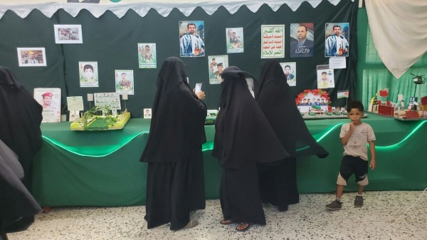 الهيئة النسائية بالحديدة تفتتح معرض صور الشهداء في الحوك والميناء